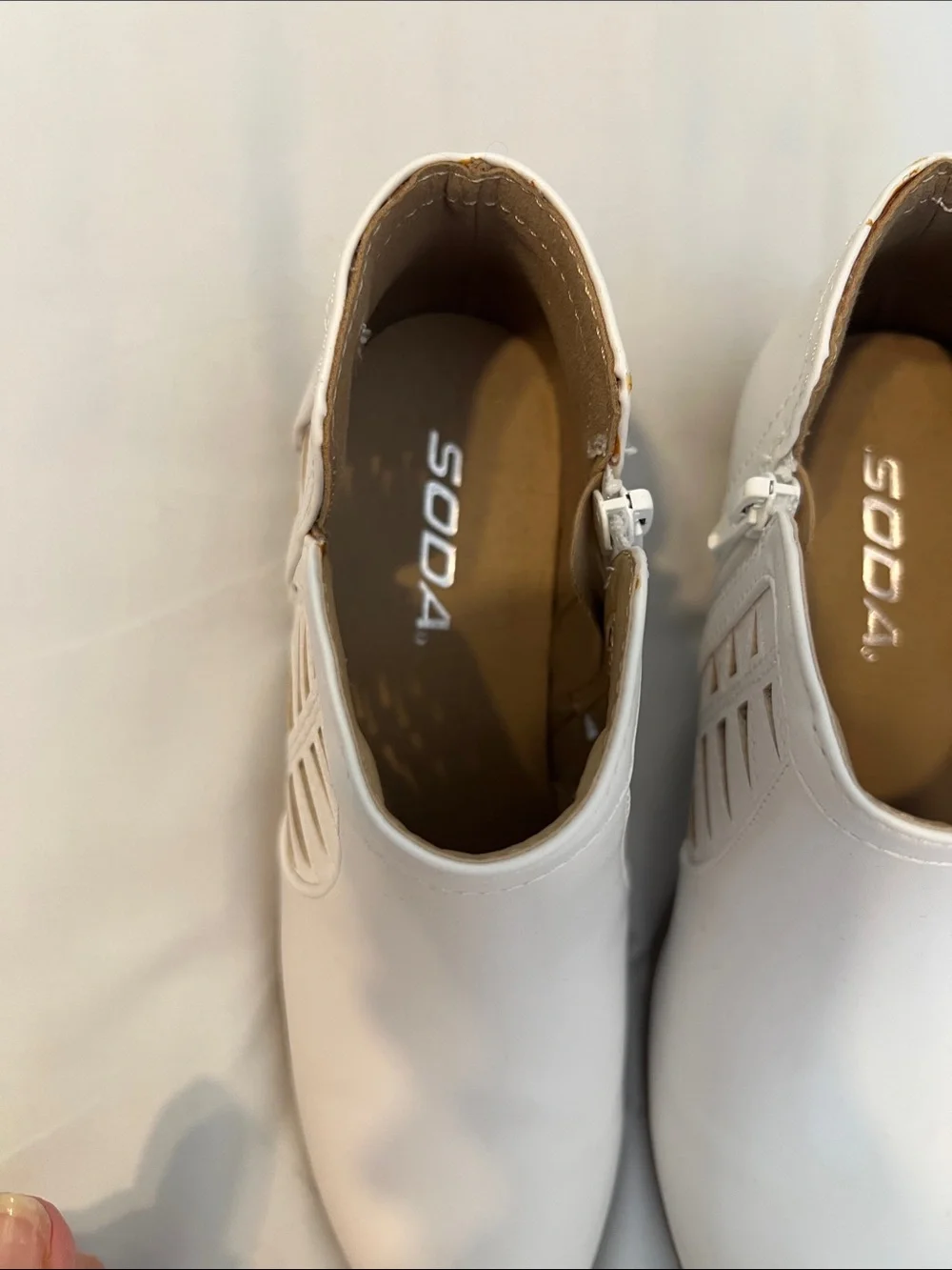Soda sleek white